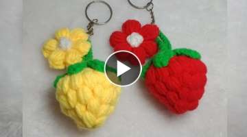 Crochet strawberry keychain / I'm sharing a strawberry keychain