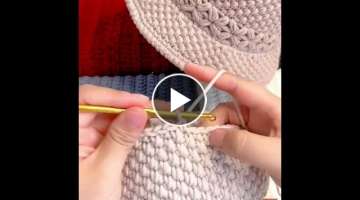 Crochet the transverse lines of the hat